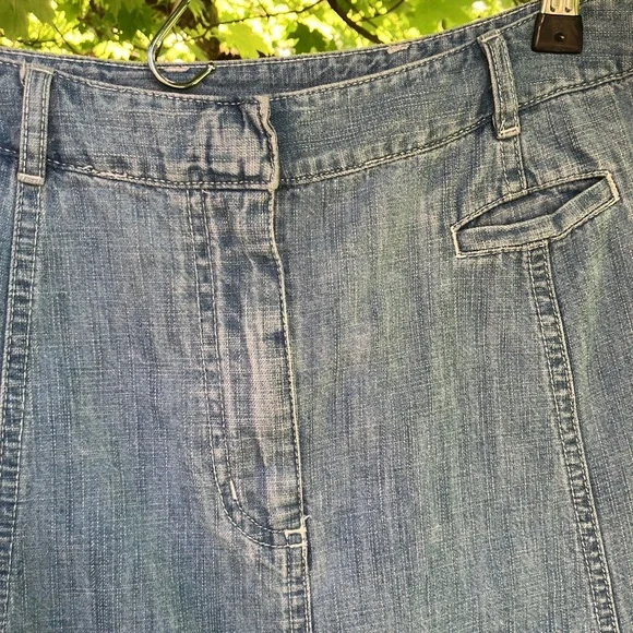 LL Bean Midi Jean Skirt Womens Size 10 Blue Denim Classic 100% Cotton EUC - Picture 2 of 7